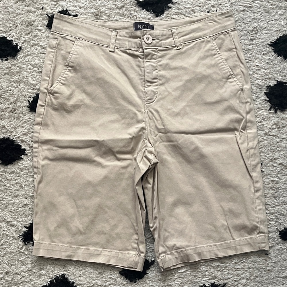 NYDJ women’s size 6 beige Flat Front Shorts